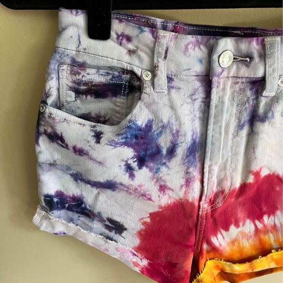 American Eagle Tie-dye Curvy Mom Short size 6 - Picture 3 of 7